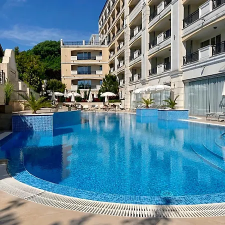 Elegant Beachfront At Apartment *