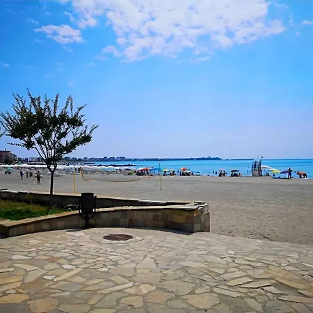 Elegant Beachfront At Apartment *