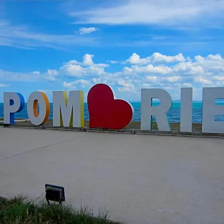 Apartment Elegant Beachfront At Pomorie